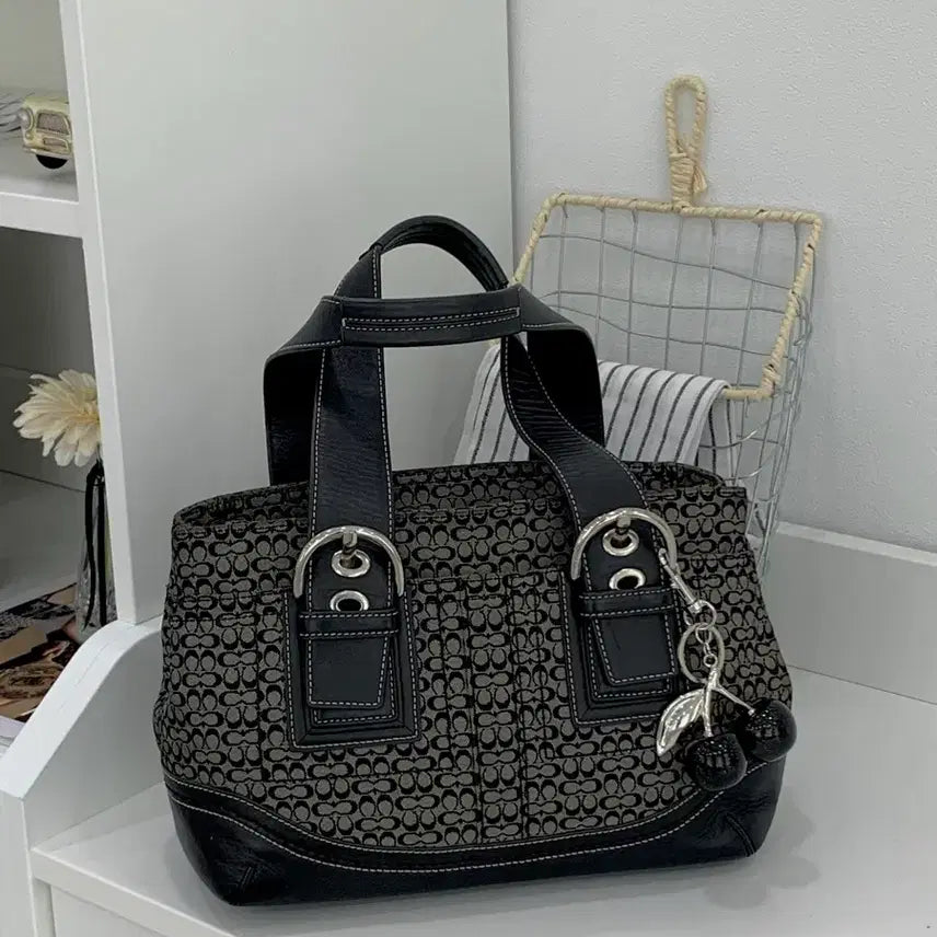 [BUNJANG] Coach Signature Buckle Tote Bag / 코치 시그니처 블랙 버클 토트백