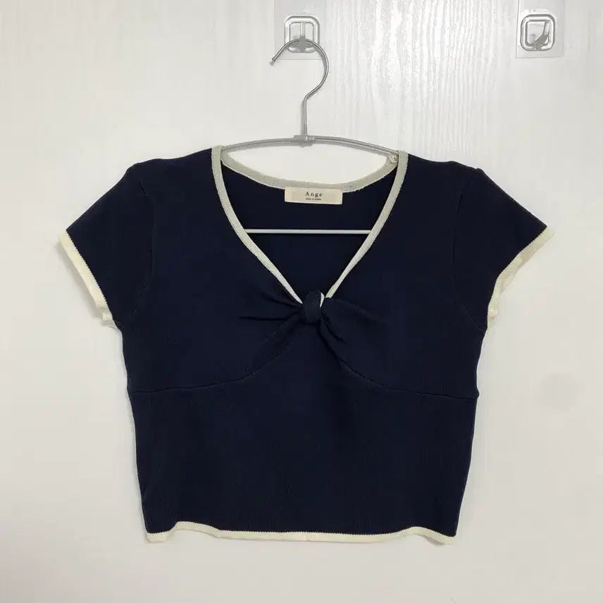 [BUNJANG] V-Neck Twist Knit Short Sleeve Top / 브이넥 꼬임 얇은 니트반팔
