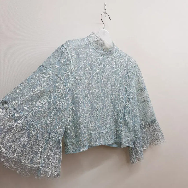 [SOLD OUT] 오브제 2023 레이스 크롭 블라우스 S사이즈