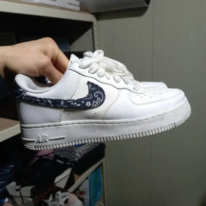 [BUNJANG] Nike Air Force 1 Low Paisley White/Black Sneakers (250mm) / 나이키 에어포스1 로우 흰/검 페이즐리250