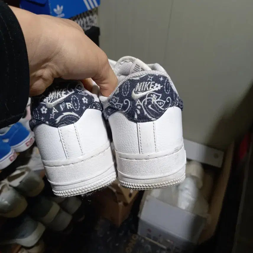 [BUNJANG] Nike Air Force 1 Low Paisley White/Black Sneakers (250mm) / 나이키 에어포스1 로우 흰/검 페이즐리250