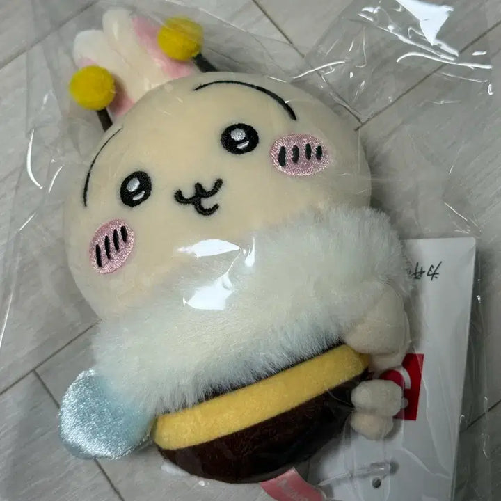 [BUNJANG] Miniso Honey Bee Usagi Mascot Plush / 미니소 꿀벌 우사기 마스코트 인형