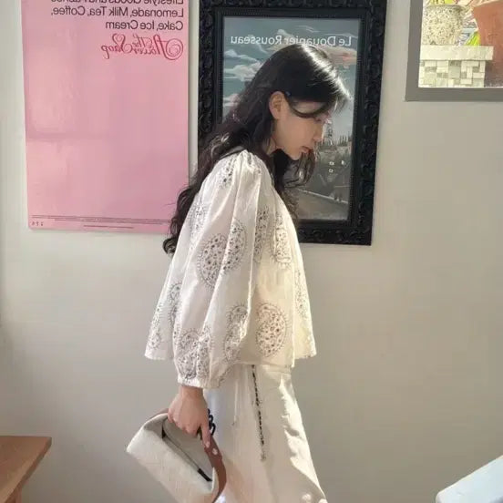 [BUNJANG] The IZ Flower Blouse / 인더바즈 플라워 블라우스