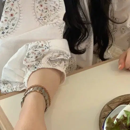 [BUNJANG] The IZ Flower Blouse / 인더바즈 플라워 블라우스
