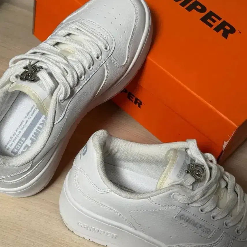[BUNJANG] Glymper Cream Stick Rugged Sneakers &amp; Pretzel White Sneakers / 글림퍼 신발 2종류 함께 판매