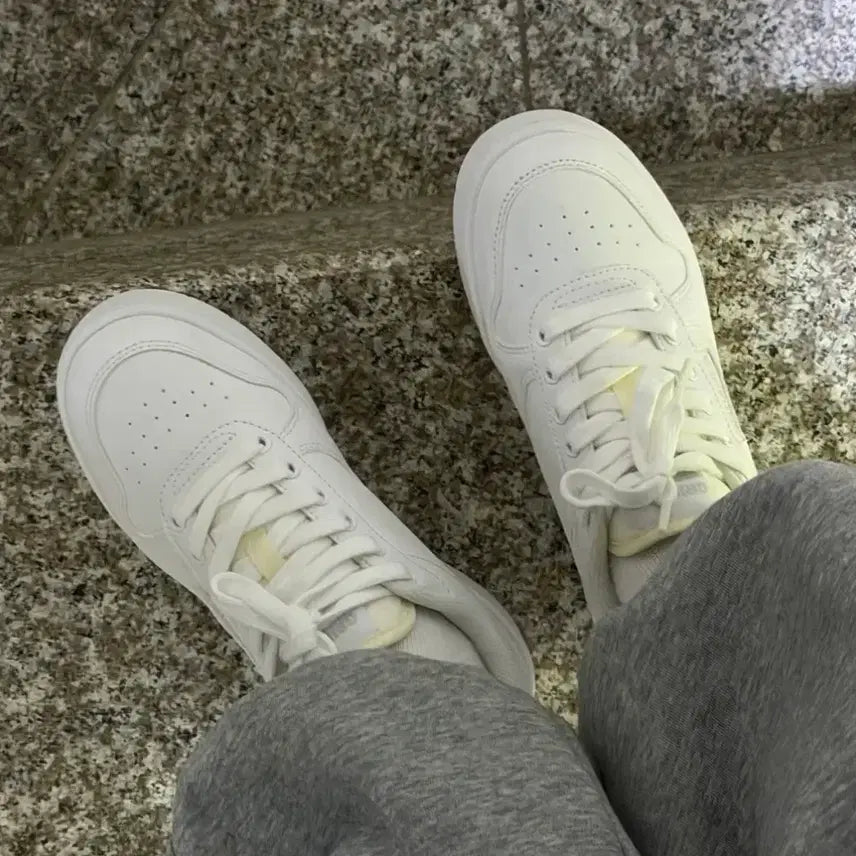 [BUNJANG] Glymper Cream Stick Rugged Sneakers &amp; Pretzel White Sneakers / 글림퍼 신발 2종류 함께 판매
