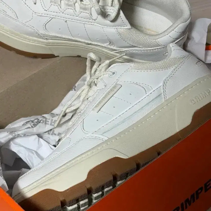 [BUNJANG] Glymper Cream Stick Rugged Sneakers &amp; Pretzel White Sneakers / 글림퍼 신발 2종류 함께 판매