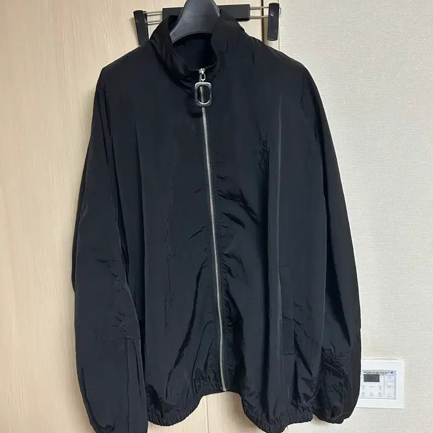 [SOLD OUT] 블랙 바람막이 점퍼