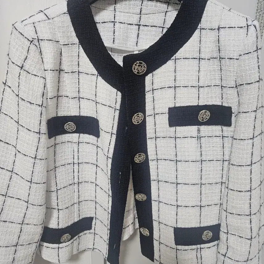 [BUNJANG] Tweed Check Collarless Jacket with Gold Buttons (Size 55-66) / 트위드 체크 자켓 노카라 금장 버튼 55~66