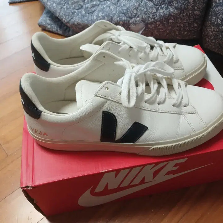 [BUNJANG] VEJA White Sneakers 280 / 베자 VEJA 화이트 스니커즈 운동화280