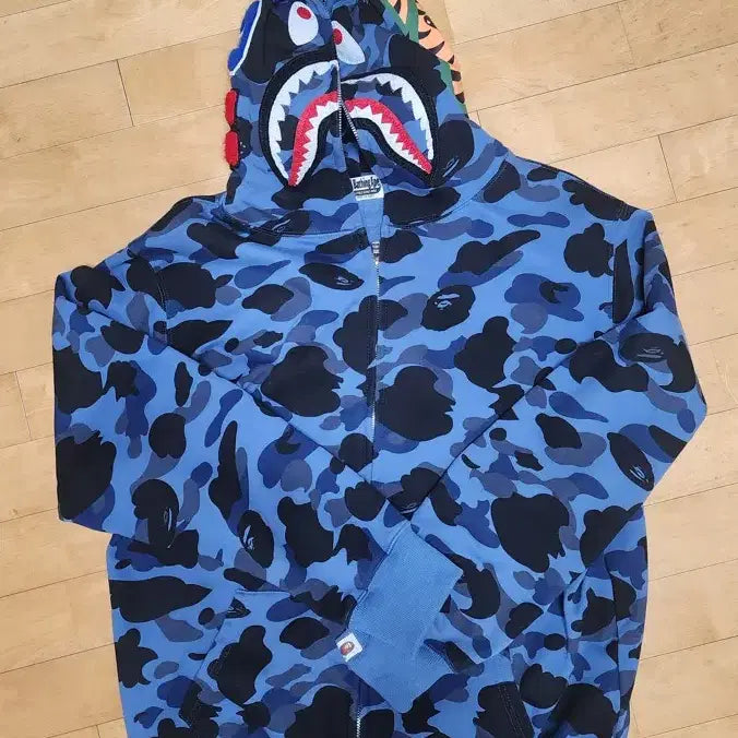 [SOLD OUT] 베이프 카모 후드집업 (급처)