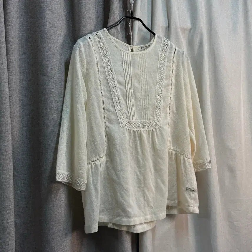 [BUNJANG] Thursday Island Lace Punching Embroidery 7/10 Sleeve Blouse / [66] 써스데이아일랜드 레이스 펀칭 자수 7부 블라우스