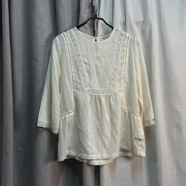 [BUNJANG] Thursday Island Lace Punching Embroidery 7/10 Sleeve Blouse / [66] 써스데이아일랜드 레이스 펀칭 자수 7부 블라우스