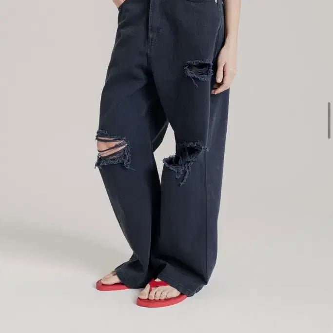 [BUNJANG] Shin &amp; Lee Muted Destroyed Denim Navy Pants / 신앤리 muted destroyed denim navy
