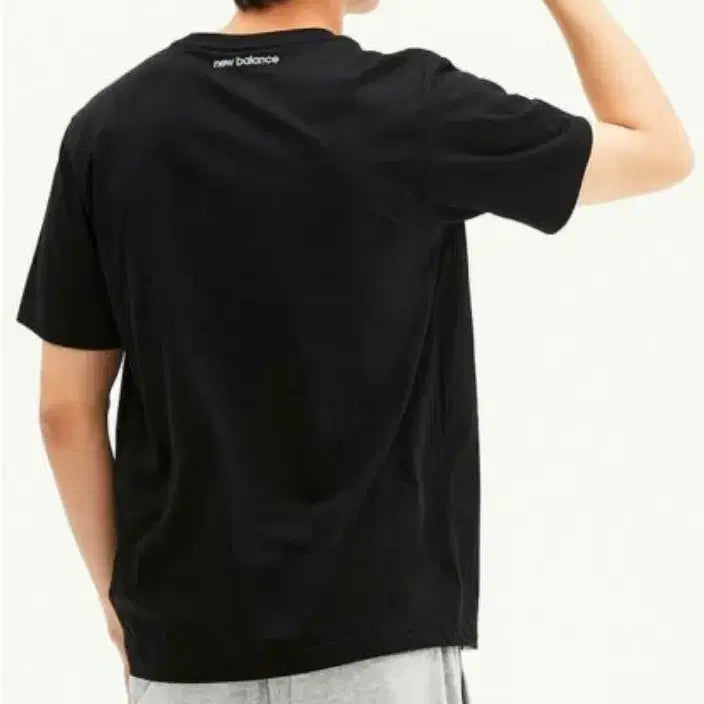[BUNJANG] New Balance Essentials Small Logo T-Shirt Black, Heather Grey / 뉴발란스 에센셜스몰로고 반팔 블랙, 멜란지그레이 티셔츠