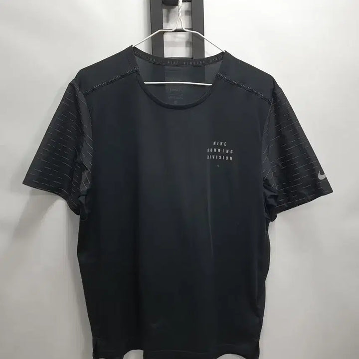 [BUNJANG] Nike Dri-FIT Rise 365 Run Division Running Top - Black, L / 나이키 반팔 드라이핏 라이즈365 런디비전 러닝탑 블랙 L
