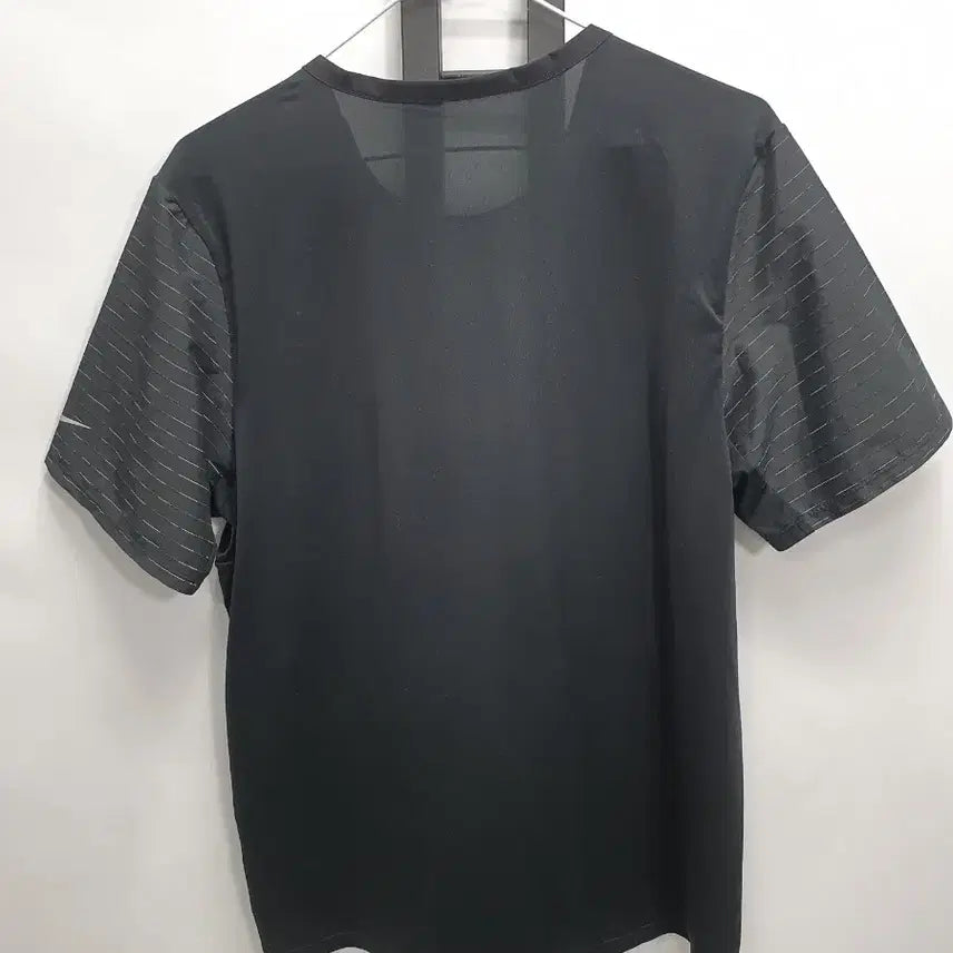 [BUNJANG] Nike Dri-FIT Rise 365 Run Division Running Top - Black, L / 나이키 반팔 드라이핏 라이즈365 런디비전 러닝탑 블랙 L