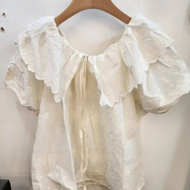 [BUNJANG] Open Shoulder Blouse with Beaded Punching and Ribbon Embroidery / 방울펀칭 오픈숄더  리본자수 블라우스 (새상품)