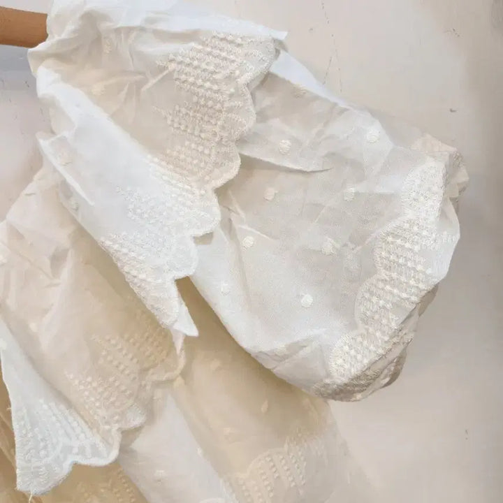 [BUNJANG] Open Shoulder Blouse with Beaded Punching and Ribbon Embroidery / 방울펀칭 오픈숄더  리본자수 블라우스 (새상품)