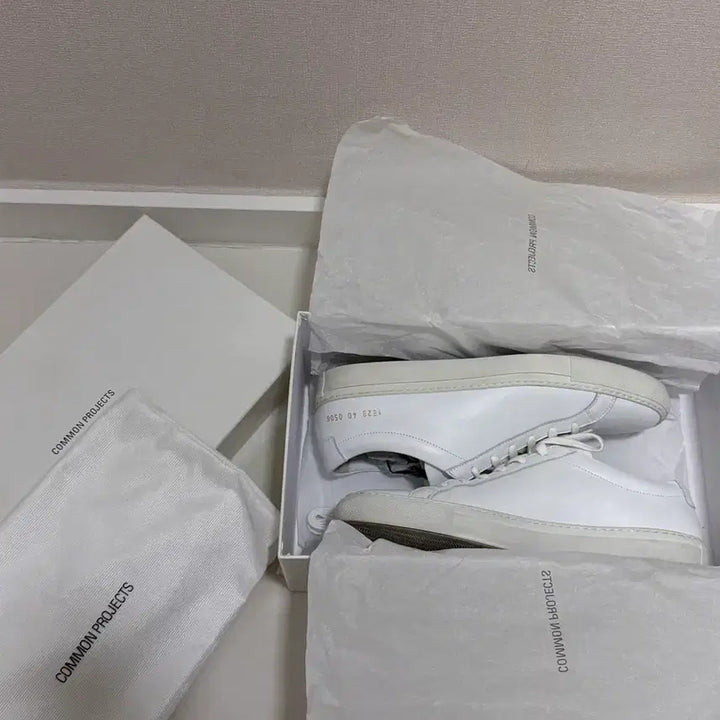 [BUNJANG] Common Projects Achilles Low White Sneakers Size 40 / (40사이즈) 커먼프로젝트 아킬레스 로우 화이트 스니커즈