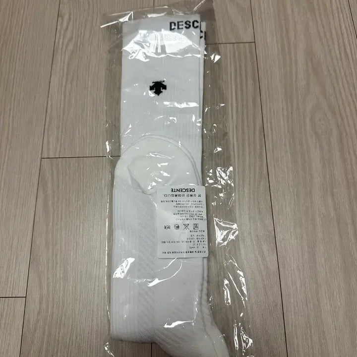 [BUNJANG] Descente Seoul Race Knee Socks White / (새상품) 데상트 서울레이스 니삭스  양말 27 팝니다.