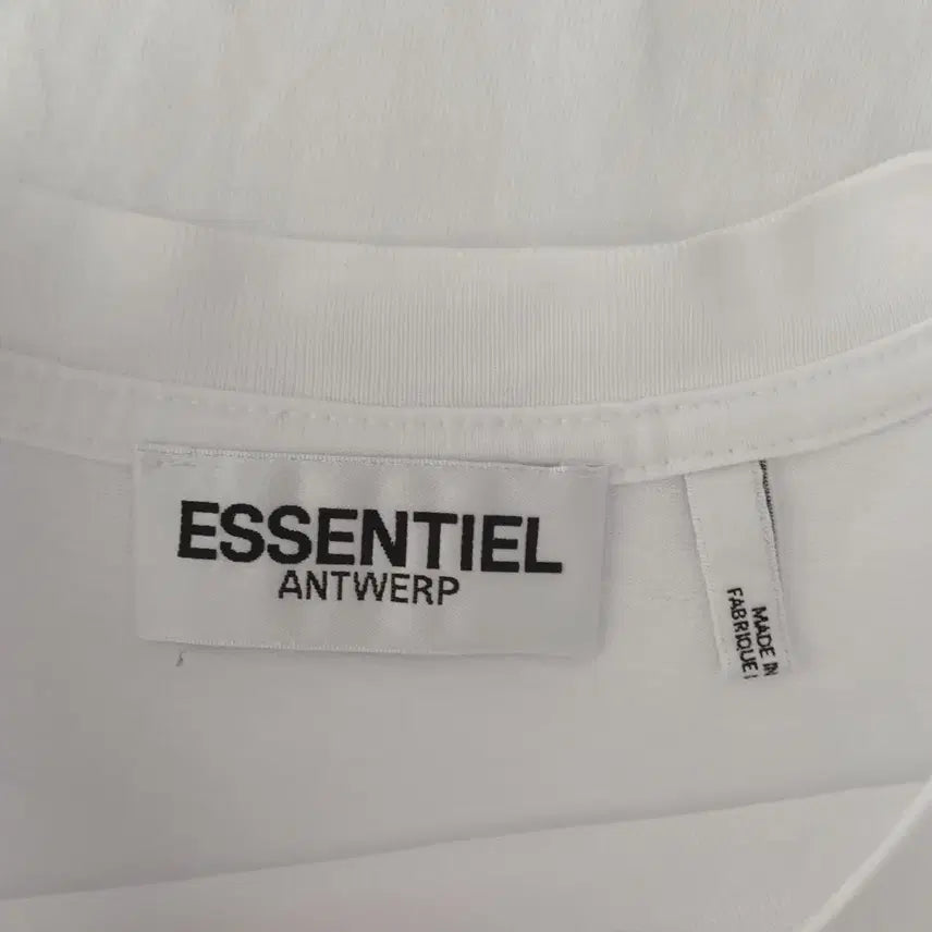 [BUNJANG] Essentiel Antwerp White T-Shirt / 에센셜 앤트워프 55 흰색 티셔츠