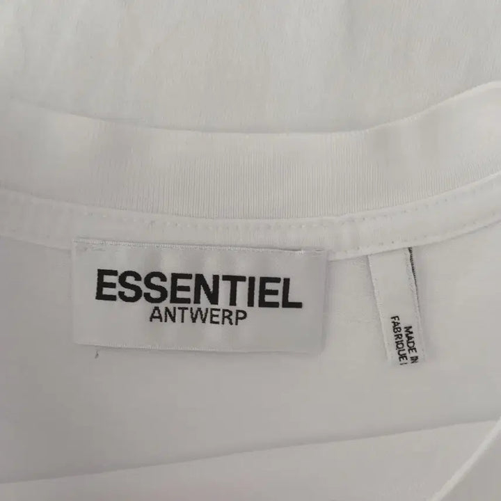 [BUNJANG] Essentiel Antwerp White T-Shirt / 에센셜 앤트워프 55 흰색 티셔츠