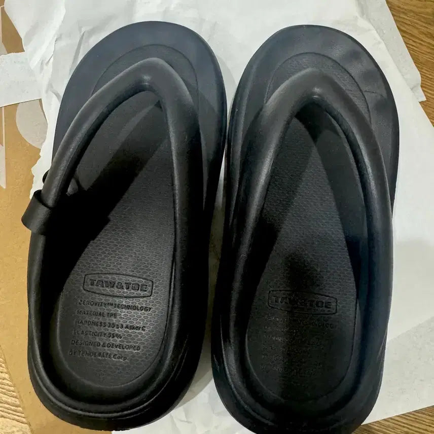 [BUNJANG] Toe and Toe Gravity Plumpy Black Sneakers / 토앤토 제로비티 플럼피 블랙 220