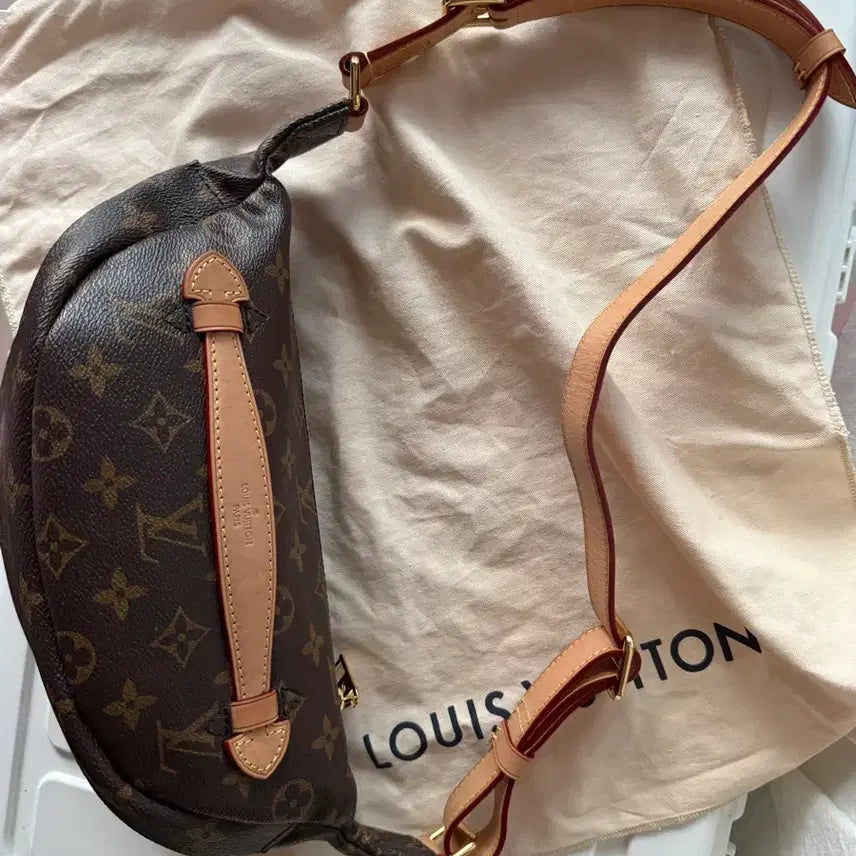 [BUNJANG] Monogram Body Bag / 모노그램 바디백