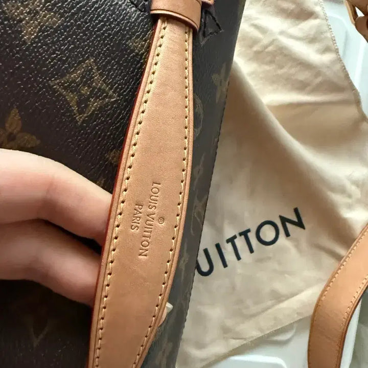 [BUNJANG] Monogram Body Bag / 모노그램 바디백