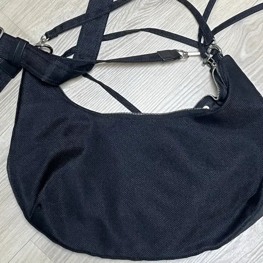 [BUNJANG] Maison Minet Perforated Crossbody Bag / 메종미네드 크로스백