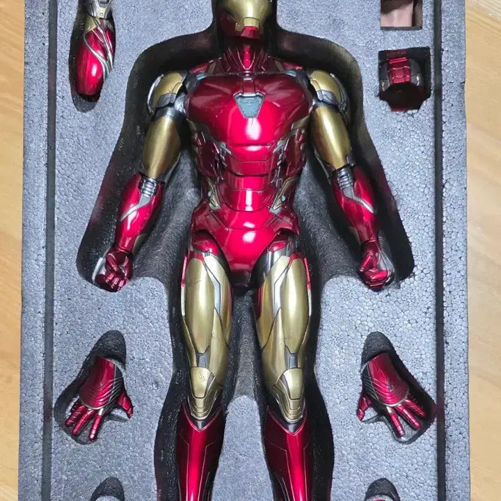 [BUNJANG] Hot Toys Iron Man Mark 85 Figure / 핫토이 아이언맨 마크85  피규어