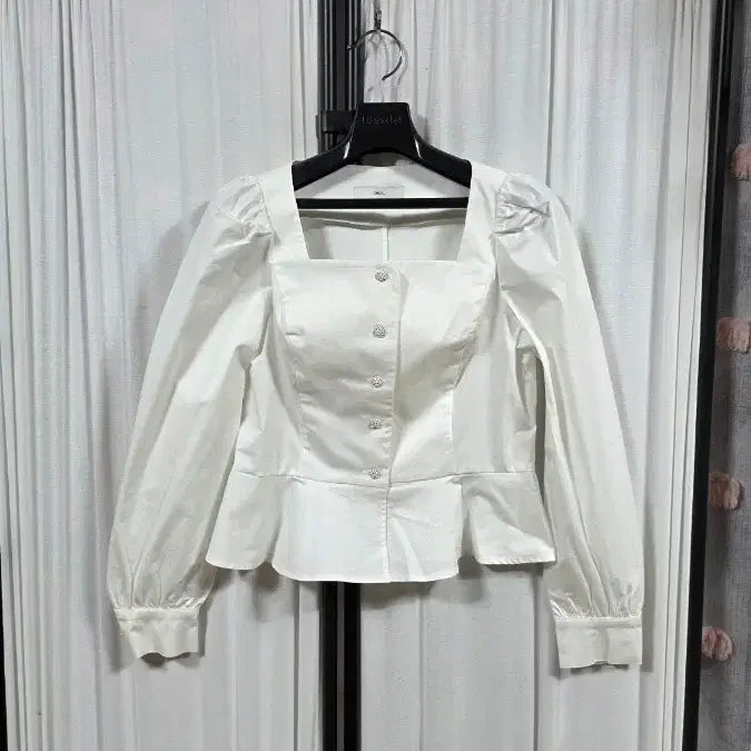 [BUNJANG] DEWL Puff Sleeve Blouse White Cubic Button / 듀엘블라우스(55)