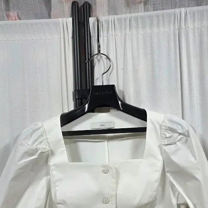 [BUNJANG] DEWL Puff Sleeve Blouse White Cubic Button / 듀엘블라우스(55)