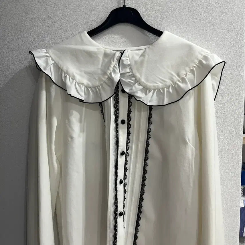 [BUNJANG] Dimarub Devil Blouse White Lace Frill Blouse / 디마럽 악마데빌블라우스 지뢰계양산형마즈스커트화이트 레이스 프릴 블라우스