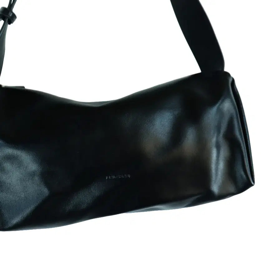 [BUNJANG] LEMASQUE Genuine Natural Leather Shoulder Cross Bag Black / 르마스크 LEMASQUE 정품 천연가죽 숄더 크로스 백 블랙 바디백