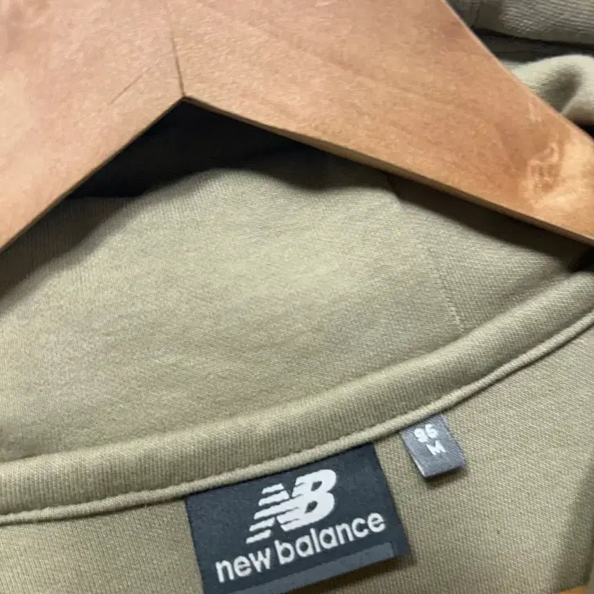 [BUNJANG] New Balance Khaki Hooded Sweatshirt - Medium / 뉴발란스 카키색 후드티 M