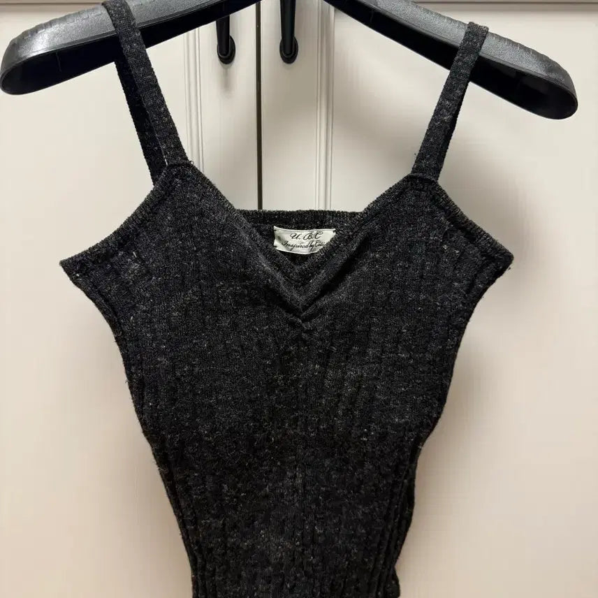 [BUNJANG] Urbanic 30 Leo Tarte Sleeveless Knit Top / 얼바닉30 레오타드 슬리브리스