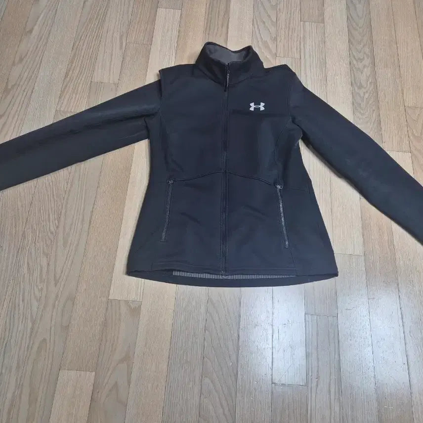 [BUNJANG] Under Armour Black Zip-Up Windbreaker Jacket Women&