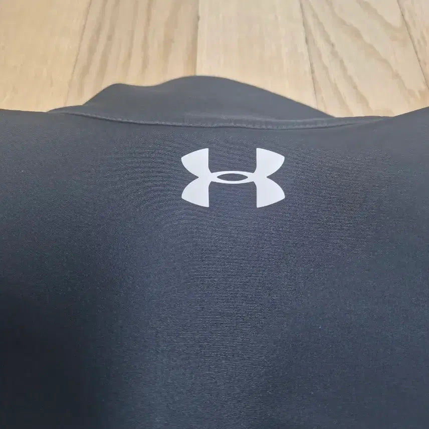 [BUNJANG] Under Armour Black Zip-Up Windbreaker Jacket Women&