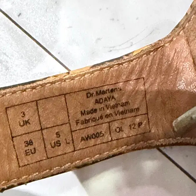 [BUNJANG] Dr. Martens Wedge Sandals Iridesumi Pattern / 닥터마틴 웨지 샌들 이레즈미패턴 220 (쿨거시 내고가능)