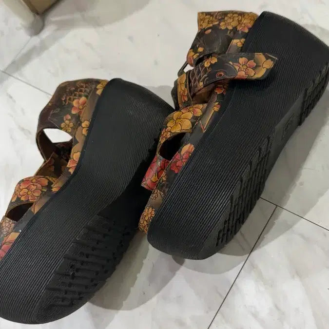 [BUNJANG] Dr. Martens Wedge Sandals Iridesumi Pattern / 닥터마틴 웨지 샌들 이레즈미패턴 220 (쿨거시 내고가능)