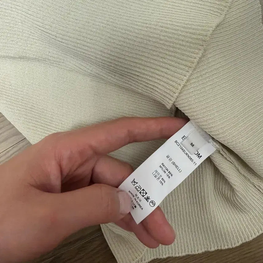[BUNJANG] Blossom V-Neck Knit Vest Beige/Ivory / BLOSSOM 블로썸 브이넥 니트 베스트 베이지/아이보리