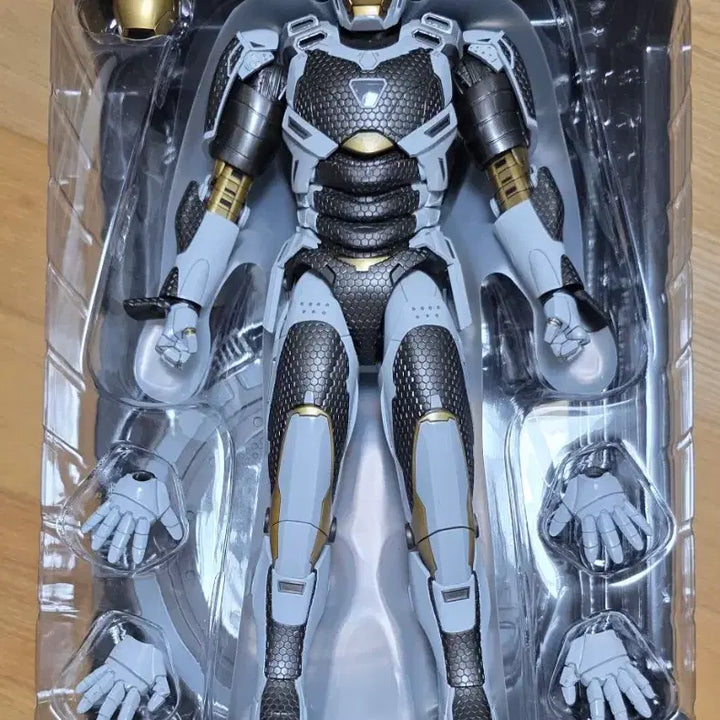 [BUNJANG] Hot Toys Iron Man 3 Starboost 1/6 Scale Figure / 핫토이 아이언맨3 스타부스트