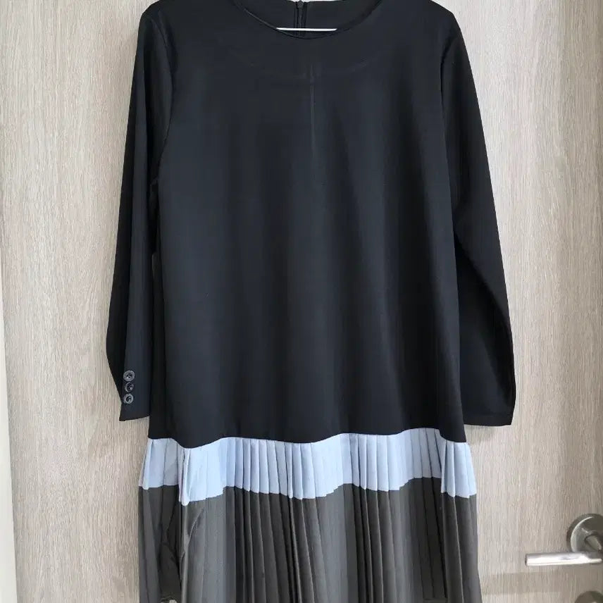 [BUNJANG] Black Pleated Color-Block Dress / 블랙 플리츠 배색 원피스 55