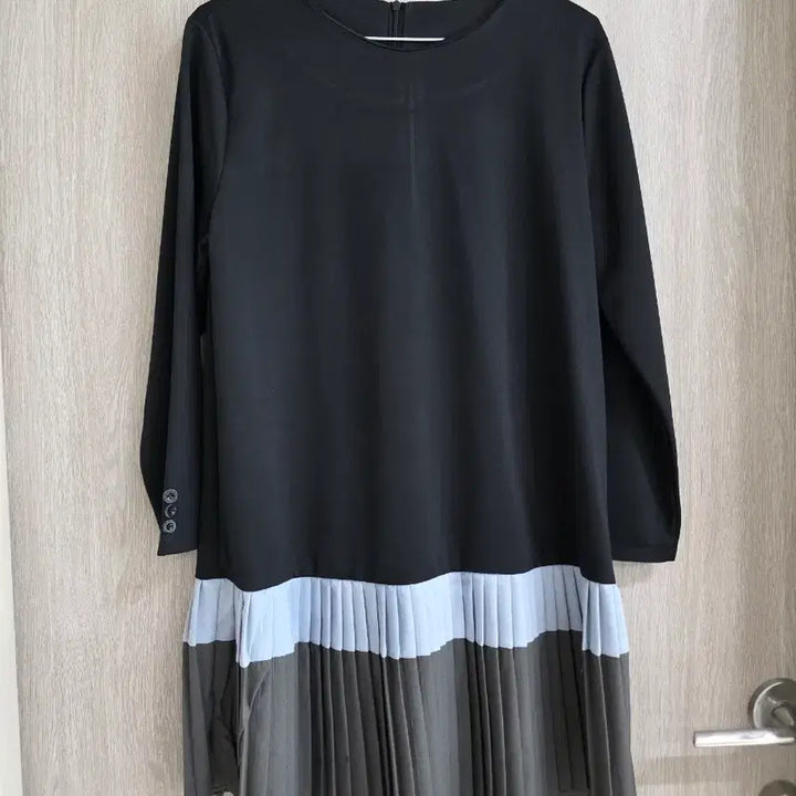[BUNJANG] Black Pleated Color-Block Dress / 블랙 플리츠 배색 원피스 55