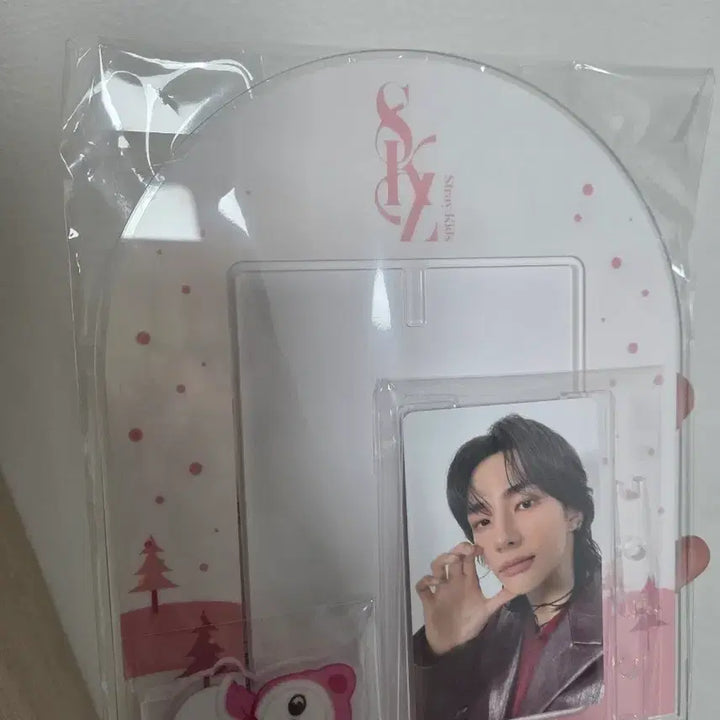 [BUNJANG] Stray Kids Hyunjin Japan Christmas Pop-up Photocard Stand / 스키즈 현진 일본 크리스마스 팝업 포카스탠드