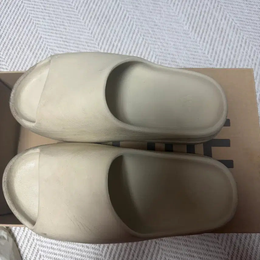 [BUNJANG] Adidas Yeezy Slide Bone Size 285 / 이지 슬라이드 본 285
