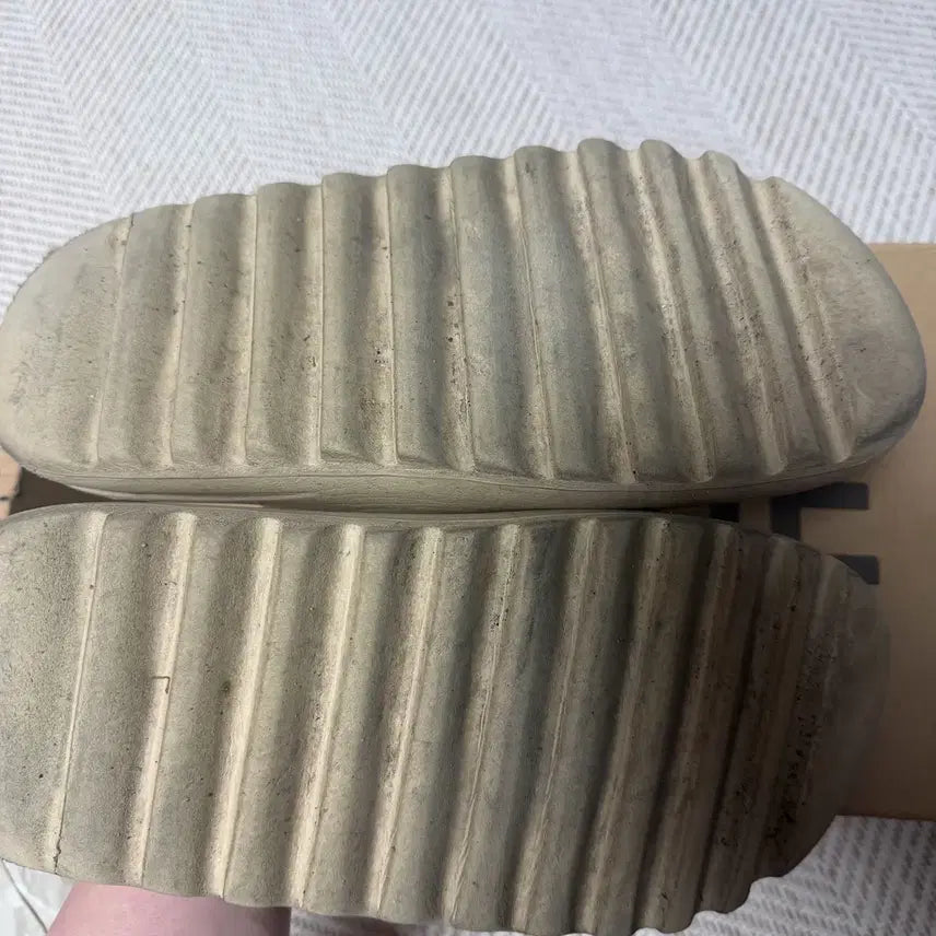 [BUNJANG] Adidas Yeezy Slide Bone Size 285 / 이지 슬라이드 본 285