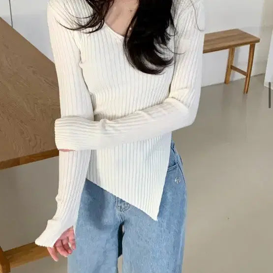 [BUNJANG] Bicyne Diagonal V-neck Knit / 바이씨니 사선브이니트